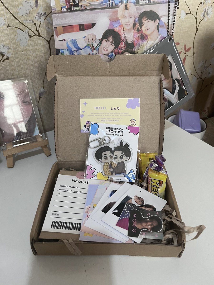 kookahchu's tweet photo. 𓂃✳︎ happy mail 📦 ꒰ #kookahchumails  ꒱ ✨

— my taekook keyring arrived home safely ! thank you so much for the smooth transaction &amp; for the freebies @busankmstudios ! super cutie talaga huhu. 'til our next po 💗 

#bybusankmstudios https://t.co/qVf9ke6MBX