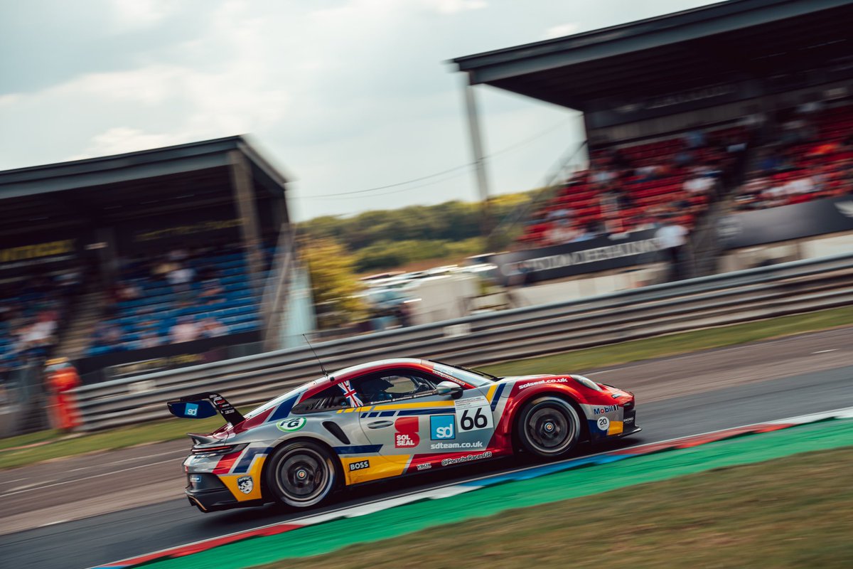 teamparkeracing's tweet photo. Chequered flag and it’s a double podium with @WillAspin and Nick Jones on the Pro Am and Am rostrum respectively. Here’s how we finished:

Pro
P5 - @KiernJ 
P9 - @JakeGiddings77 
P10 - @ScottMalvern 

Pro Am
P3 - @WillAspin 
P4 - @RyanRatcliffeR 

Am
P2 - Nick Jones

#porsche https://t.co/F2p6BpDcun