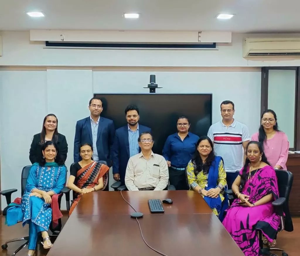 SiescomsNerul's tweet photo. The PGDM Pharmaceutical Management and PGDM Biotechnology students' summer internship program viva was conducted without a hitch, and the SIES School of Business Studies would like to thank all the panelists and the organizing team for that.
 
#SIESCOMS #SIESSBS #SIP
#Panelists https://t.co/h3xCs3V05J
