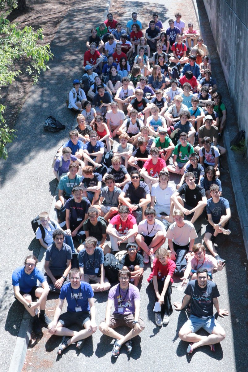 MathsOlympiques's tweet photo. Notre stage d'été est terminé !☀️ Nos 80 stagiaires ont pu apprécier pleinement leur séjour à Valbonne pour approfondir leurs connaissances ou découvrir les mathématiques olympiques, tout en profitant de nombreuses autres activités organisées par nos 27 bénévoles !⚽️🏐🤽🎲🐔🦊🐍 https://t.co/BeTB8xuV2w