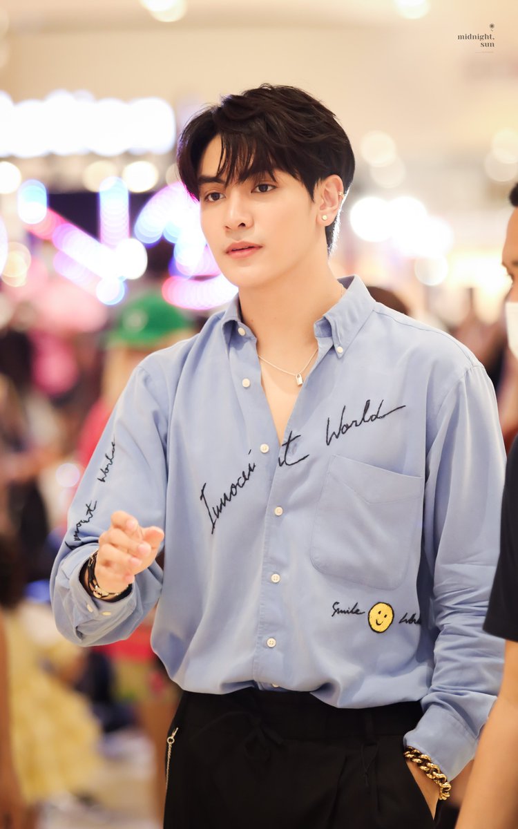 midnightsunq's tweet photo. บะบุ้ย เดินทางกลับปลอดภัยนะค้าบ 🖤

#CentralSiRachaxJoong
#จุงอาเชน @ChenRcj https://t.co/RJpKP8Raua