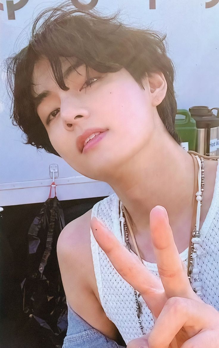 AR_TAEHYUNG1's tweet photo. ❗️ نحنُ هُنا نخسر يارِفاق❗️فضلًا قوموا بالرّد علينا مع صور مُفضلة لتايهيونق او كلام اقتباسٍ له مع الجُملة 👇دعونا نتقدّم ونربح فضلًا!

I am voting #V of @BTS_twt for #AudacyAOTS for Artist of the Summer Round 4

الهدف: 2000 رد https://t.co/BhfukYtCeJ