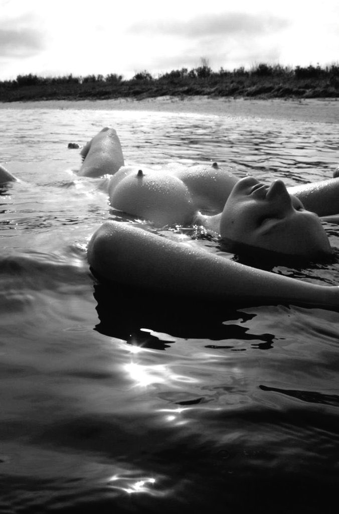 your_FAV_pisces's tweet photo. Relax .°• https://t.co/gU90fEk9fy