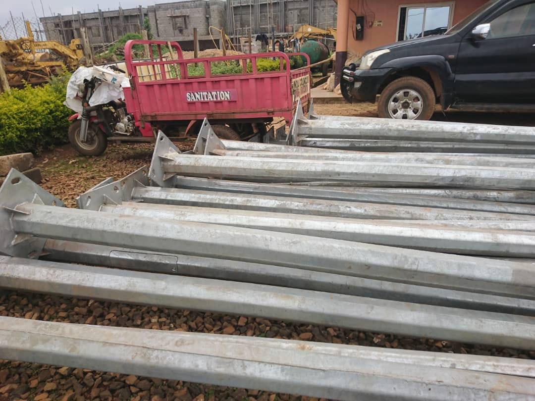 date_africa's tweet photo. 🇨🇲 Cameroon : Ndu Council Official /53 solar street lights ready for installation in Ndu town and some strategic places within the municipality.  The council is planning solar energy  plants in some villages of the municipality.

#utdacameroun #utdacameroon #utdaNdu_Council https://t.co/H97FMXdUTW