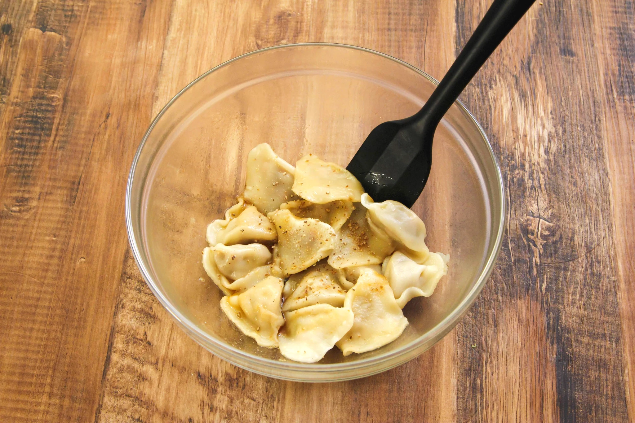 数種類の調味料で作る特製ダレがすごくよく合いそう！「水餃子」の美味しそうなアレンジレシピ！