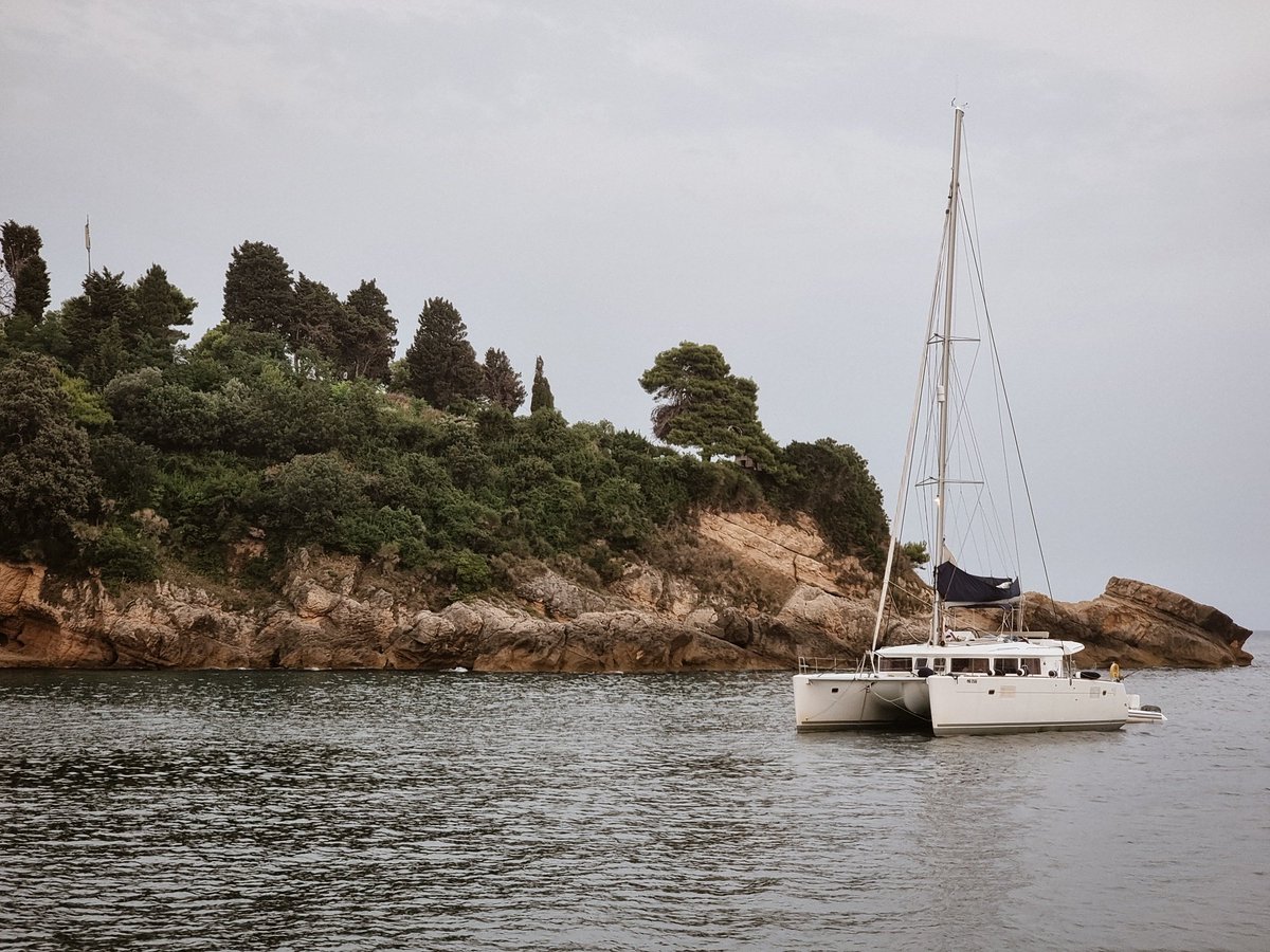 multihullmgr's tweet image. Lagoon 450 at anchorage in Ulcinj a town on the southern coast of Montenegro
#lagoon450 #ulcinj #ulcinjmontenegro #multihull