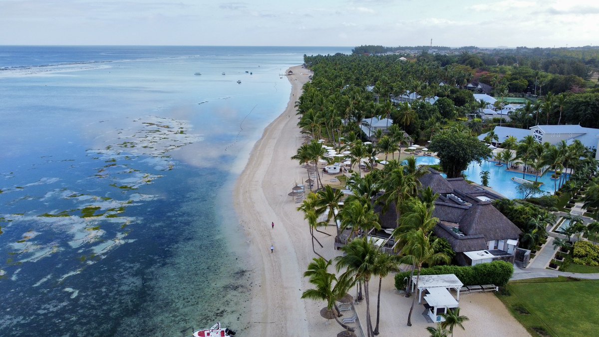 🇲🇺Questa mattina mi sono divertito con il drone mentre @nutrizionistarm si preparava e i bimbi dormivano 😄 #mauritius #viaggi