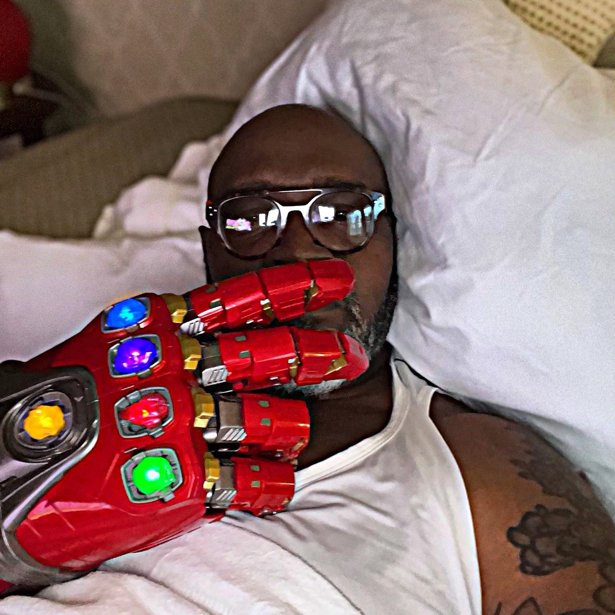 Moecasonbbq's tweet photo. Some folks have cigar smoking jackets but this is my new official cigar smoking glove! ๐ช๐พ๐ฏ๐บ๐ธ๐ฅ #marvel #disney #bbq #bbqfamily #moecason #moecasonbbq #wdw https://t.co/BVk8qdgp4h