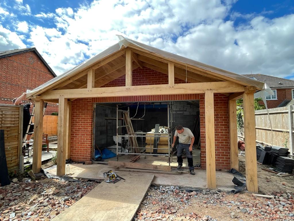 simply_oak's tweet photo. Simply oak was commissioned to design, fabricate and install a porch utilising housing the mortice and tenon joints to prevent racking . Very pleased with the outcome at a 6m span https://t.co/O3XsbgXg5r