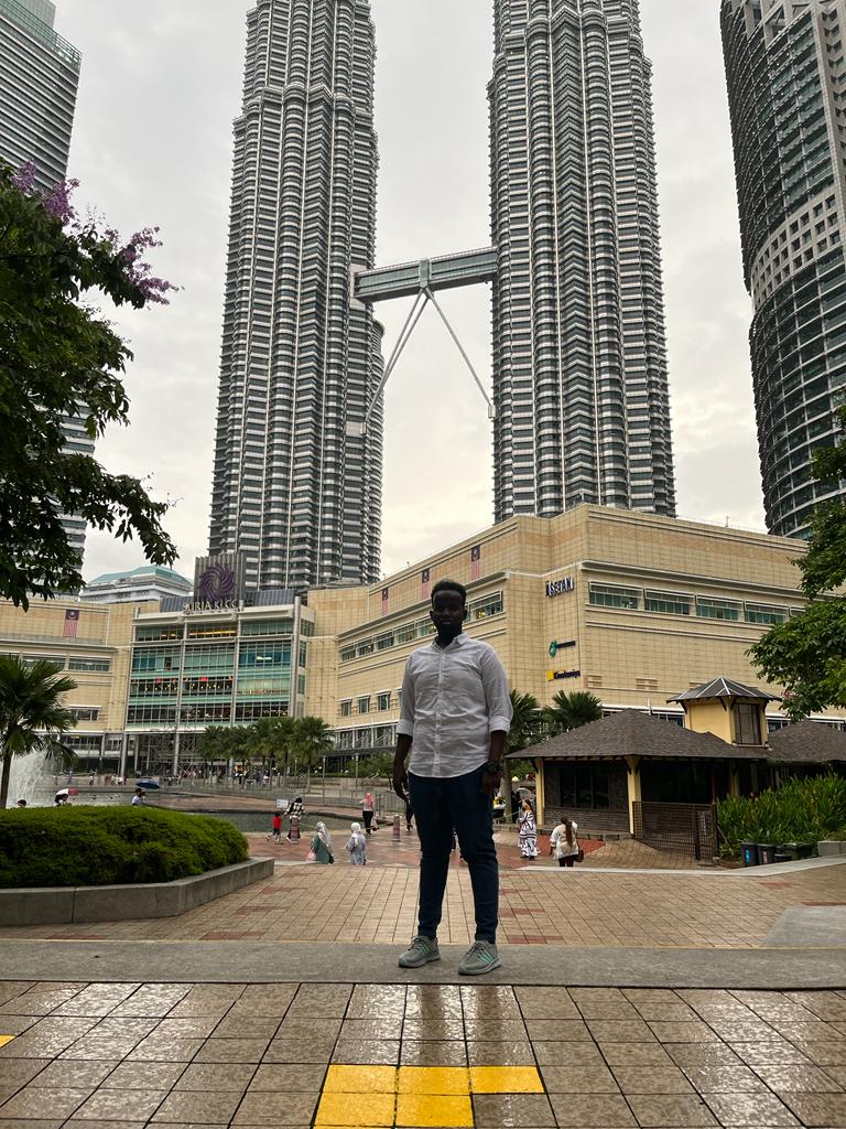 CumarDhemow's tweet photo. Petronas twin towers. https://t.co/kGGhqE7qnQ