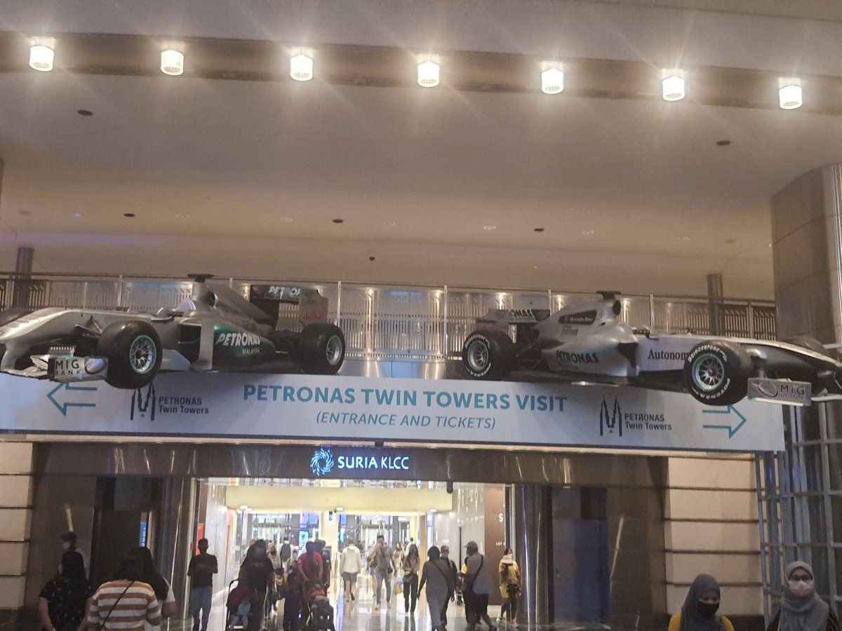 CumarDhemow's tweet photo. Petronas twin towers. https://t.co/kGGhqE7qnQ
