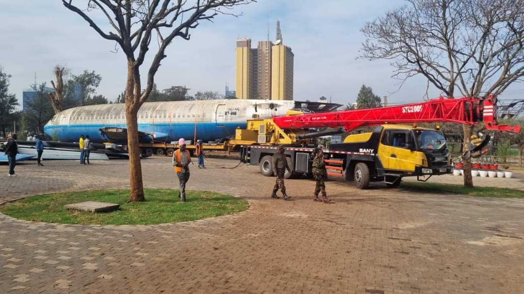 An old Boeing 737 fuselage has been installed at Uhuru Park, Nairobi. The old Boeing will be used as a restaurant or some sort of amusement facility. #bigman #ma3route #uhurupark #djmo #kenyadecides