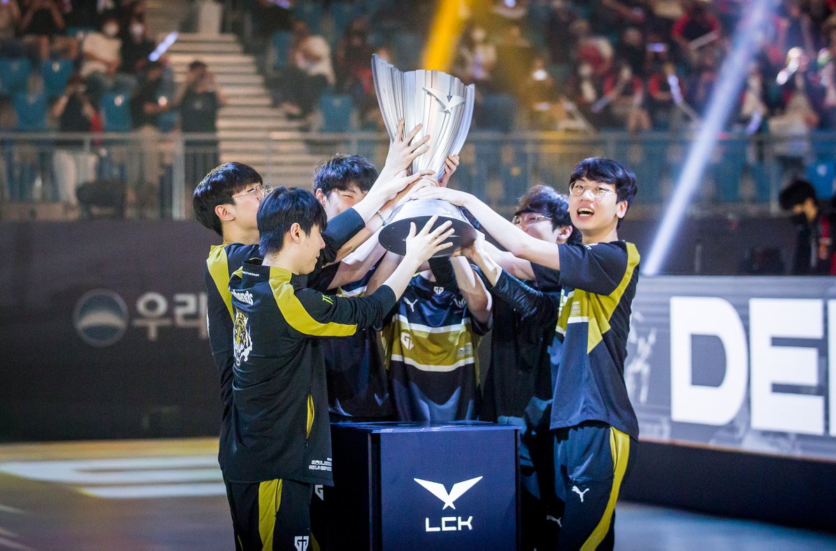 akali_roll_back's tweet photo. 20220828 LCK SUM FINAL #GEN https://t.co/GcjgXoWThe