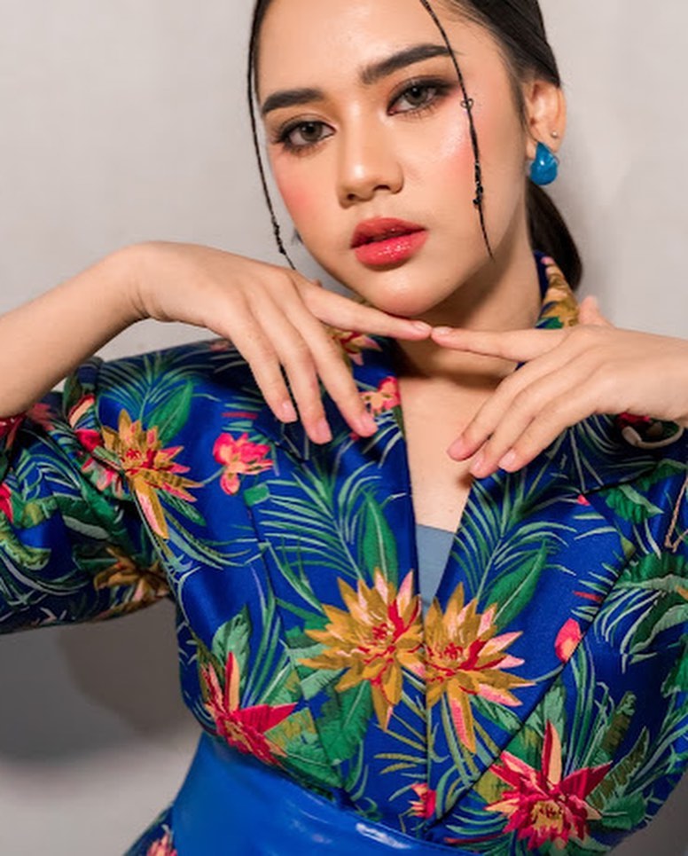 ZivellasBali's tweet photo. Terimakasih @bankbri_id sudah mengundang @zivamagnolya untuk memeriahkan acara Malam Pengundian Britama Festival 🙏🏻
Sc: @ZivellasOFC

📸 @aii.sv
💄 @fauziaahanum
👗 @eksydharmawan
💇🏻‍♀️ @trihelpy
#ziva #zivamagnolya #zivellasofficial https://t.co/R9AFWJH9vn