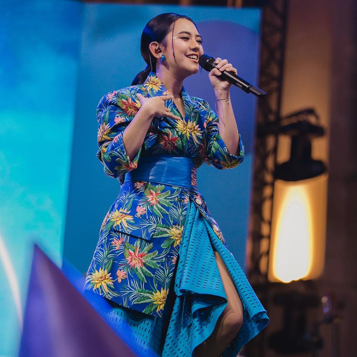 ZivellasBali's tweet photo. Terimakasih @bankbri_id sudah mengundang @zivamagnolya untuk memeriahkan acara Malam Pengundian Britama Festival 🙏🏻
Sc: @ZivellasOFC

📸 @aii.sv
💄 @fauziaahanum
👗 @eksydharmawan
💇🏻‍♀️ @trihelpy
#ziva #zivamagnolya #zivellasofficial https://t.co/R9AFWJH9vn