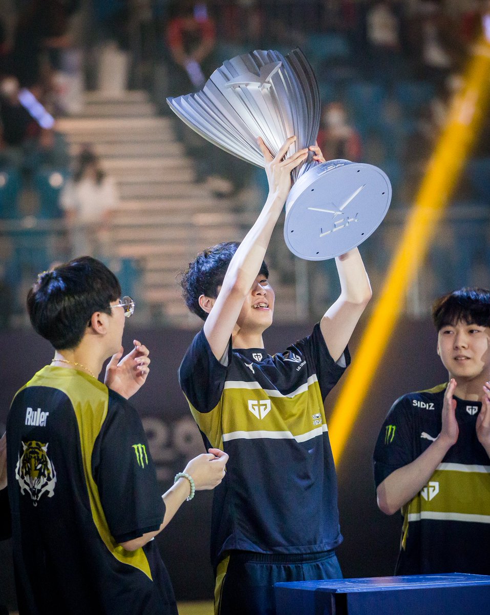 akali_roll_back's tweet photo. 20220828 LCK SUM FINAL #GEN https://t.co/M9S150CxFb