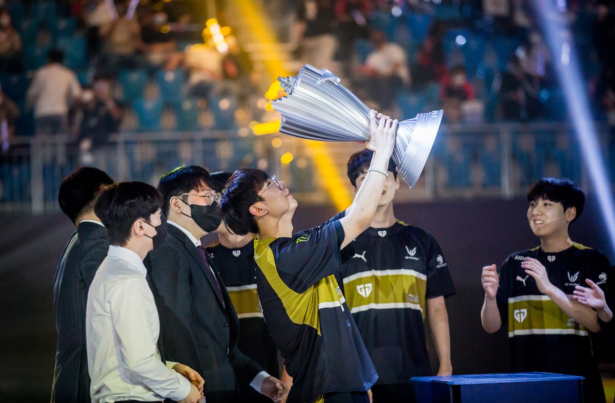akali_roll_back's tweet photo. 20220828 LCK SUM FINAL #GEN https://t.co/M9S150CxFb