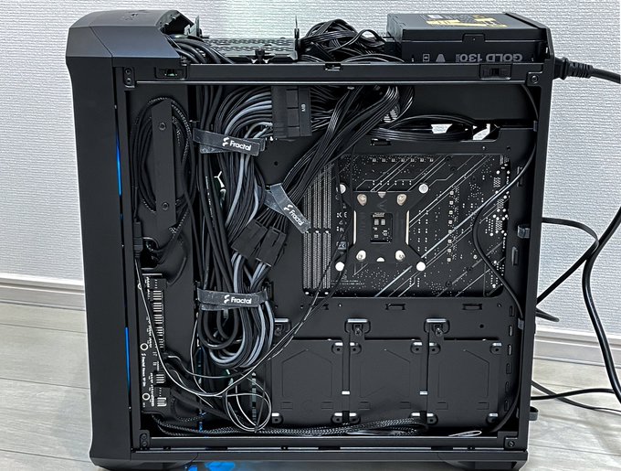 裏はもじゃもじゃです('、3_ヽ)_ 