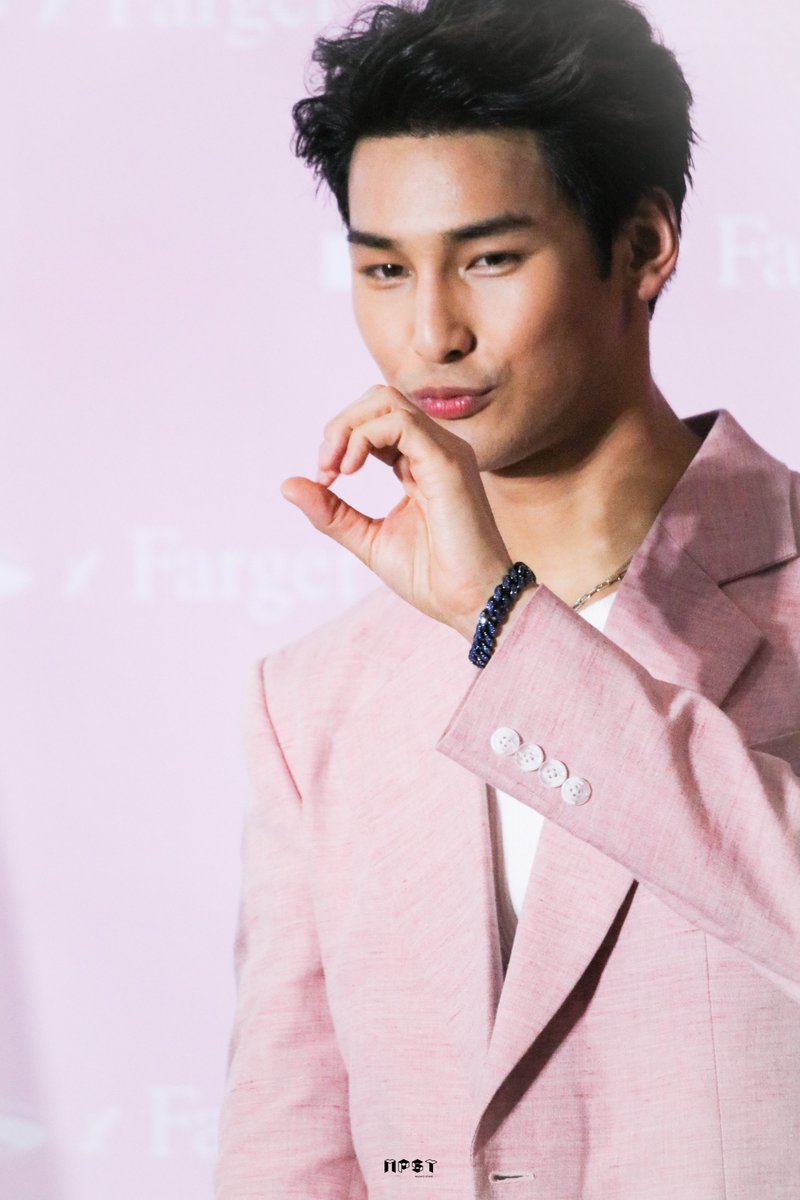MileApoStand's tweet photo. ปล่อยพลังเหมียว ฟิ้วๆ ~ ✨

@milephakphum @Nnattawin1 
#KISFARGERxMILEAPO 
#MilePhakphum #Nnattawin https://t.co/Pj7sQwx2vc