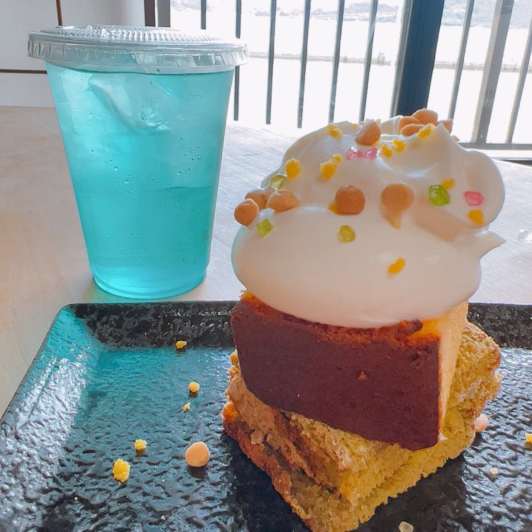 nozomi_ngsk's tweet photo. 今日もありがとうございました🐬すっごく疲れたけど楽しかった✨良い出会いがたくさんあったことが本当に良かった😊まりんちゃんの挑戦の一歩目を後押しするお手伝いできて光栄。これからも0を1に、1を10にしたい人たちのチャレンジをサポートしていく。 https://t.co/tUD2bqMssm
