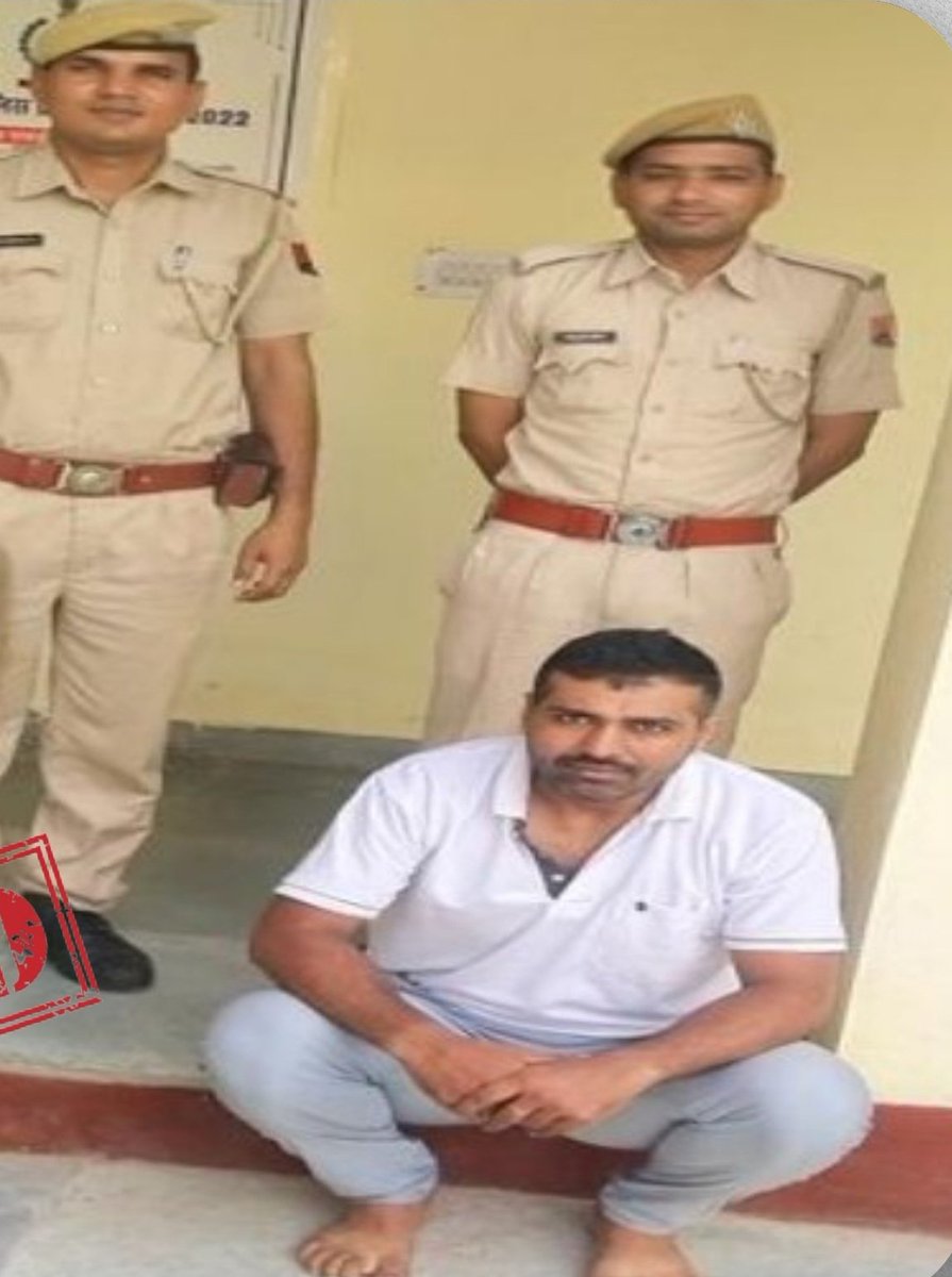 बहुजन एकता रंग लाई।

इंद्र मेघवाल के न्याय की मांग करने वालों को मारने की धमकी देने वाले इस जातिवादी गुंडे को राजस्थान पुलिस ने गिरफ्तार किया है। गिरफ्तारी के डर से वह भेष बदलकर पुणे में छिपा हुआ था। जय भीम।