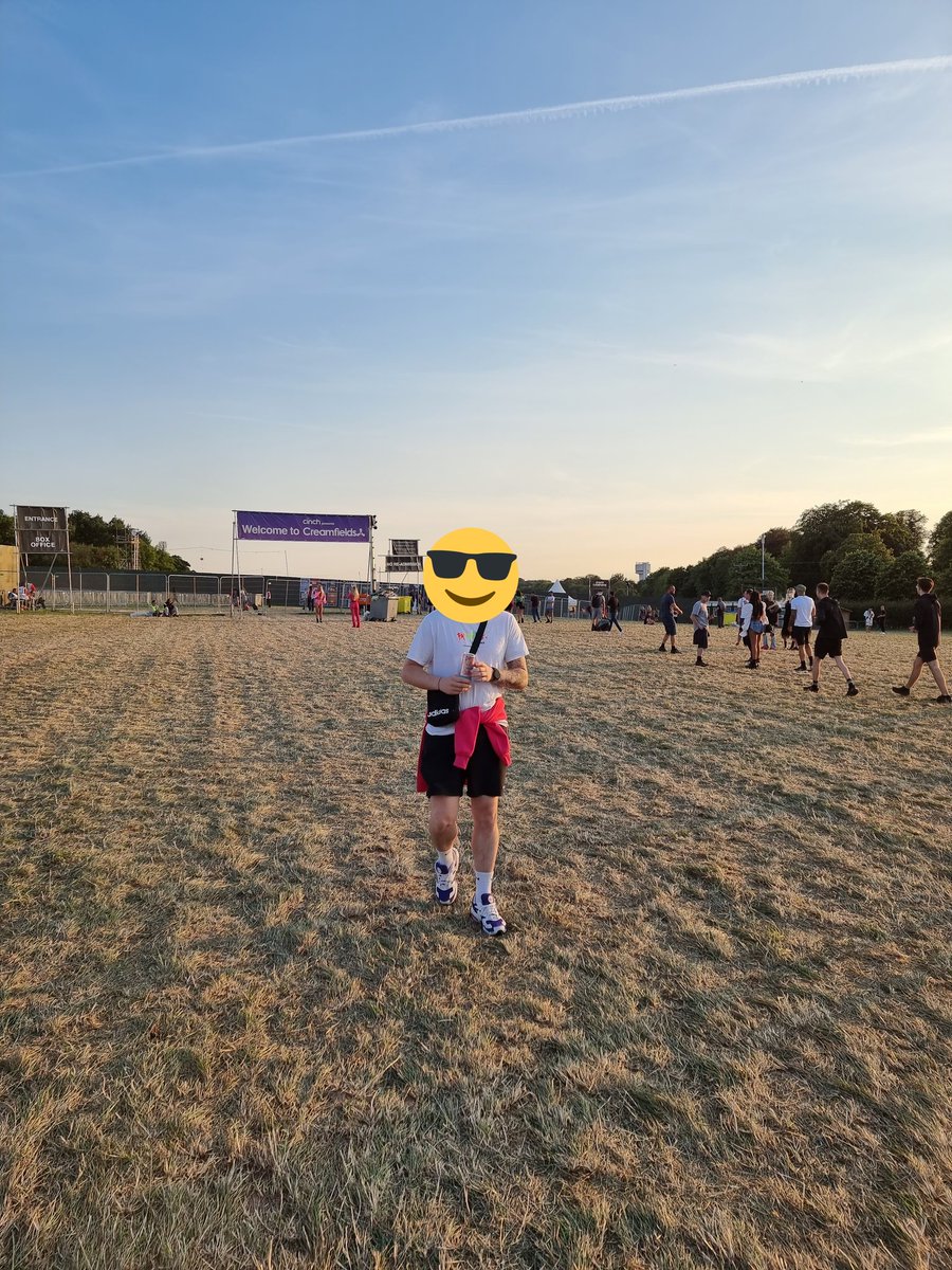 oliveyches's tweet photo. Say what you want but David Guetta live sets slap HARD and a million miles away from the stuff you hear on the radio. Last night was one of my all time favourite sets I've heard from anyone, ever. 

#creamfields2022 
#Creamfields 
#wegoagaintonight https://t.co/6SvSt38GxK