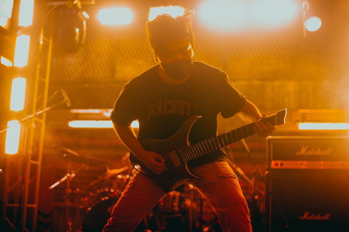 fragmentscult's tweet photo. Thanks to everyone who catch our set and thanks to Chelsea ALLEY for having us!
Photos by @RenuelFallore
#FragmentsCult #MacbethPH #NickAutomatic #KNYA #TuneLabPH #GOCGuitars #FiniteFam https://t.co/2Cjw68e5SX