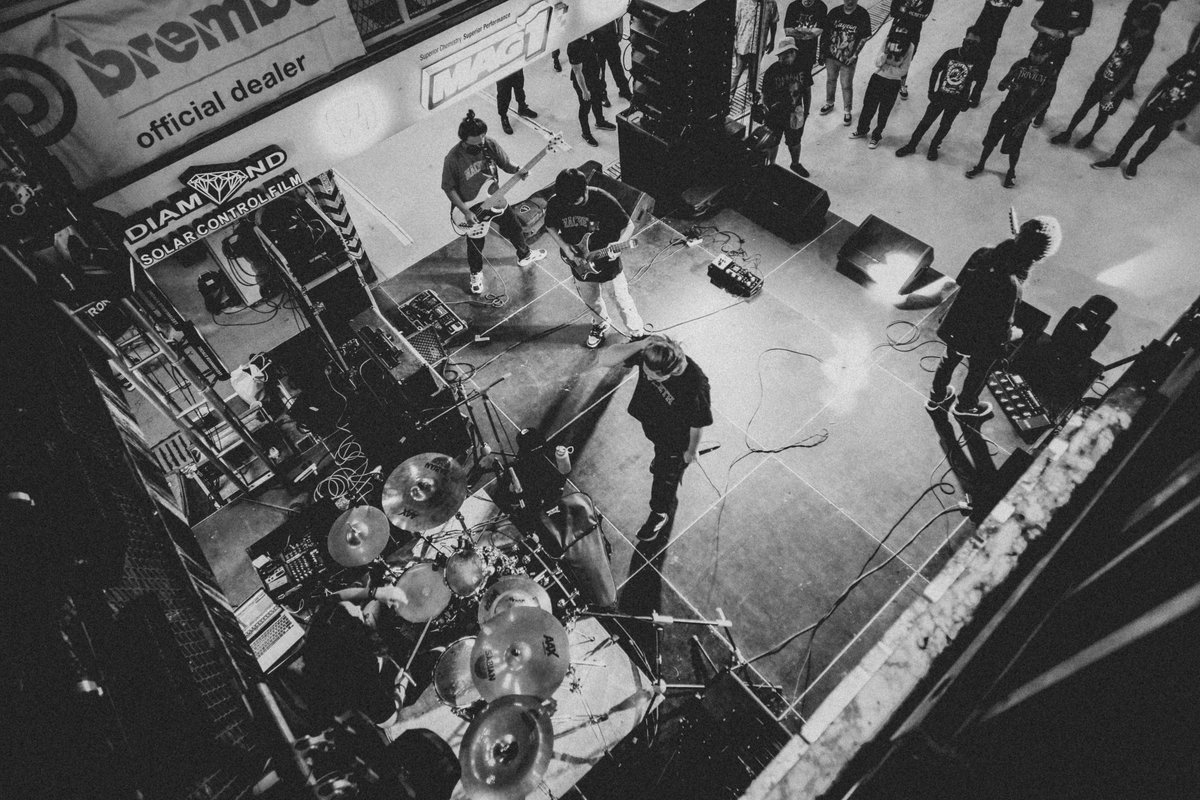 fragmentscult's tweet photo. Thanks to everyone who catch our set and thanks to Chelsea ALLEY for having us!
Photos by @RenuelFallore
#FragmentsCult #MacbethPH #NickAutomatic #KNYA #TuneLabPH #GOCGuitars #FiniteFam https://t.co/2Cjw68e5SX