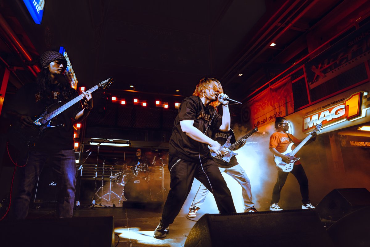 fragmentscult's tweet photo. Thanks to everyone who catch our set and thanks to Chelsea ALLEY for having us!
Photos by @RenuelFallore
#FragmentsCult #MacbethPH #NickAutomatic #KNYA #TuneLabPH #GOCGuitars #FiniteFam https://t.co/2Cjw68e5SX