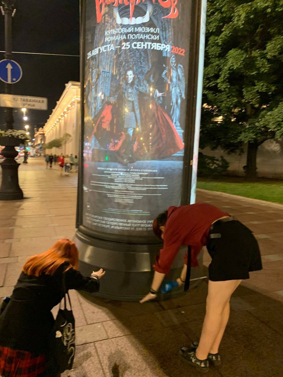 Riiivalenn's tweet photo. Мы просто после концерта, уставшие как собаки, молимся на Ожогина. А вы что делаете? https://t.co/LXj0Hlm29C