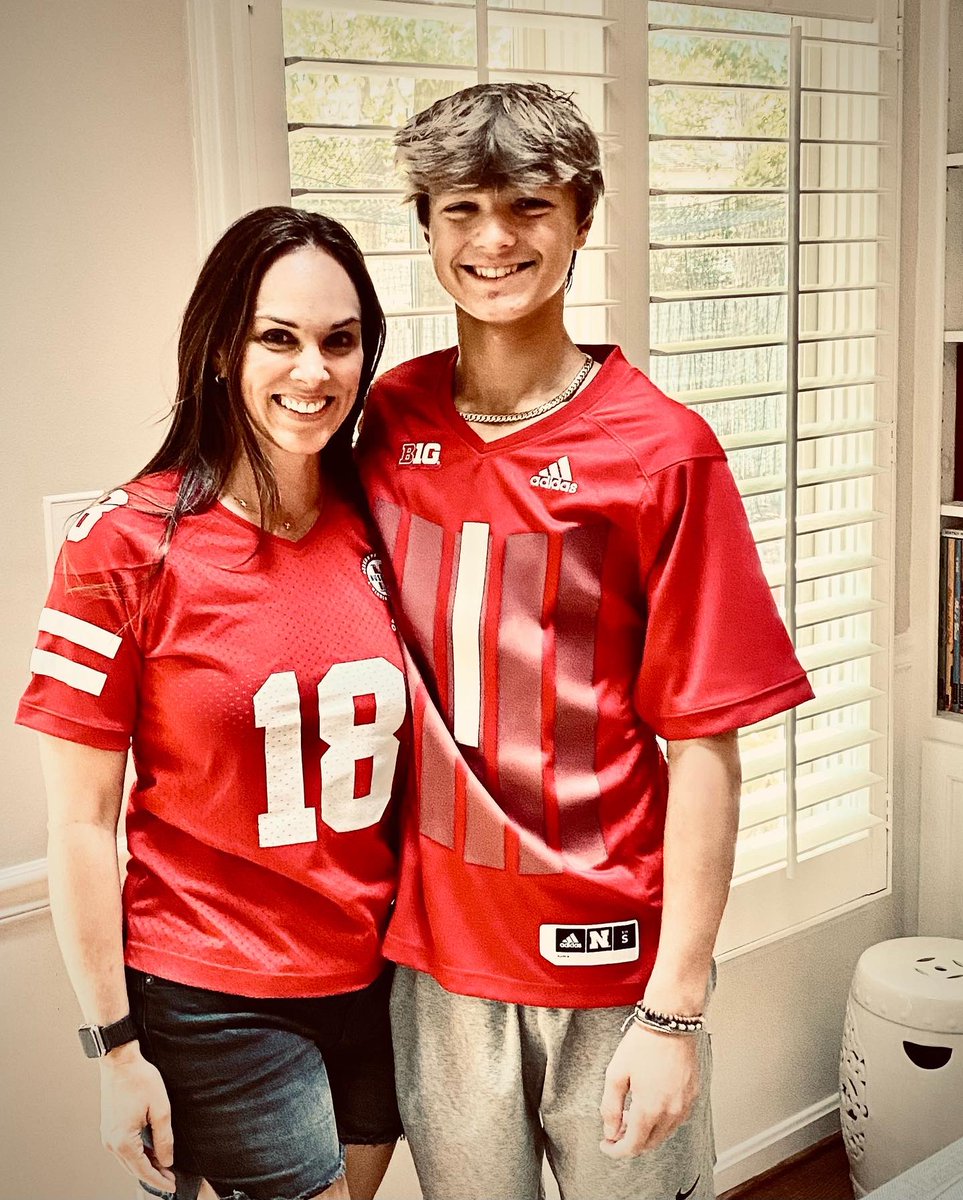DaffneiRiedel's tweet photo. Football season is back. Go @Huskers and Go @Broncos π€β€οΈπππ§‘ #GBR #footballsaturdays #lifewithJR https://t.co/2nGno0C5HS