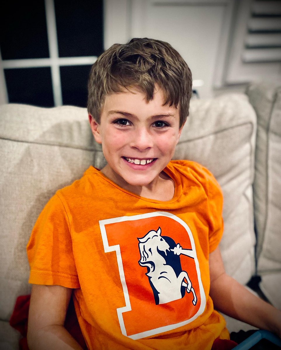 DaffneiRiedel's tweet photo. Football season is back. Go @Huskers and Go @Broncos π€β€οΈπππ§‘ #GBR #footballsaturdays #lifewithJR https://t.co/2nGno0C5HS