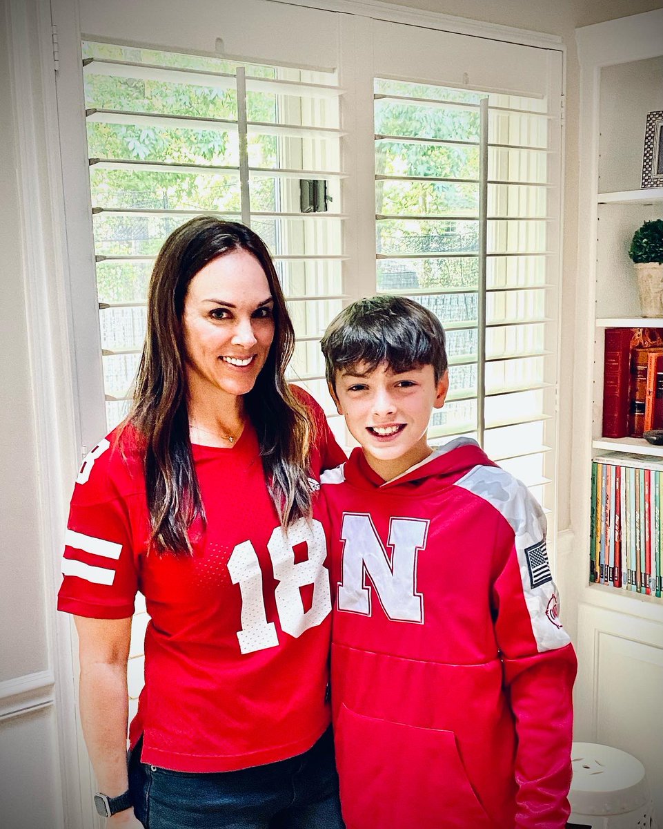 DaffneiRiedel's tweet photo. Football season is back. Go @Huskers and Go @Broncos π€β€οΈπππ§‘ #GBR #footballsaturdays #lifewithJR https://t.co/2nGno0C5HS