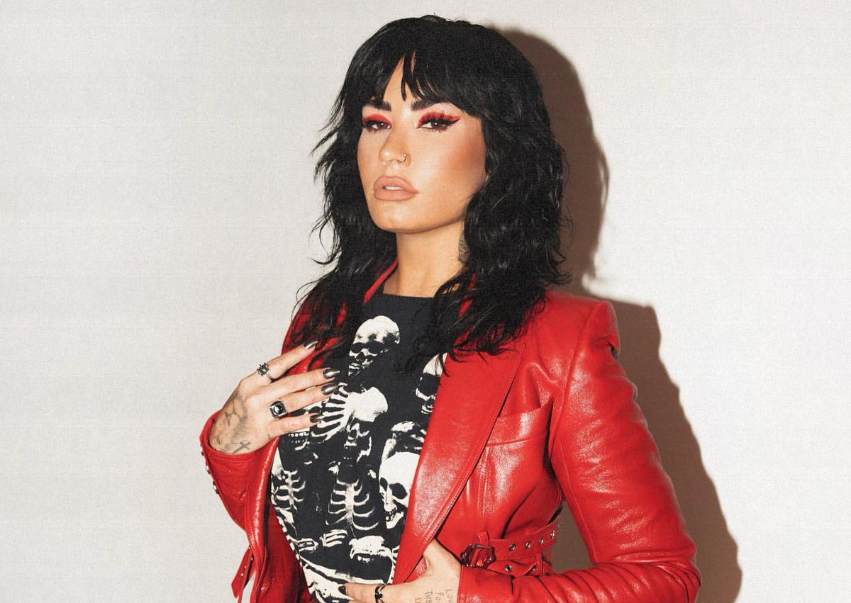 tracklist's tweet photo. Demi Lovato já está em terras brasileiras 🇧🇷 https://t.co/yBpoz4cWG2