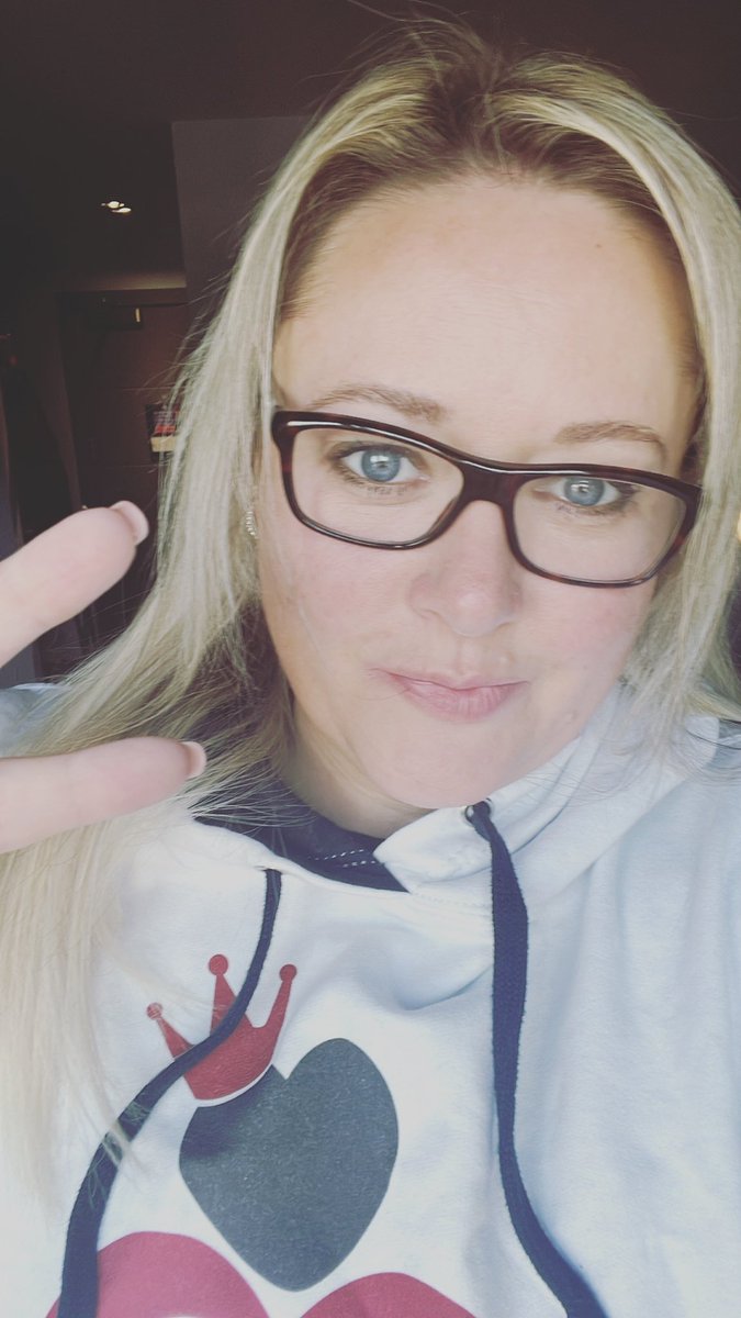 Natalie_Bromley's tweet photo. It’s Queen v Goliath

Representing @HeartsofQueens1 at Day 1b of the Goliath. 

Let’s. Go! 

#poker #gukpt #Goliath #GoliathX #HOQ https://t.co/DUAeEOxggl