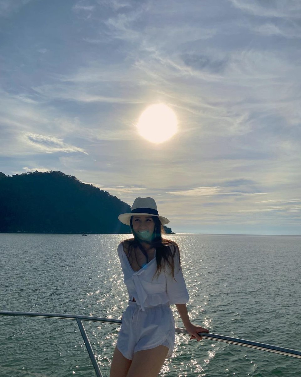EmilyEm57207040's tweet photo. You know, there are many diligent people in this world, and diligence does not necessarily lead to results. The world wants wealth, but it lacks opportunities https://t.co/uXbFt3zlpw