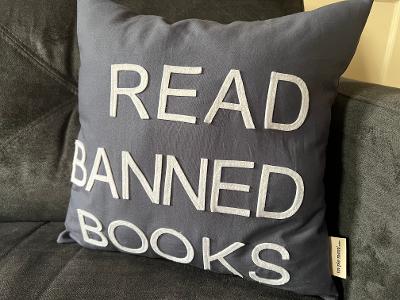TheYborStudios's tweet photo. Rage against the #Fascists
#bookstagram #read #censorship #magamorons #Truth #bannedbooks @IndexCensorship #FREEDOM @gilliland_ac @Pengologist @StevenEnglishOK @BrandonGilvin @GillianA @BannedBooksArt #implementstudios #sundayvibes #goodsunday
GET: https://t.co/narpib9LZP https://t.co/azalT1JL24