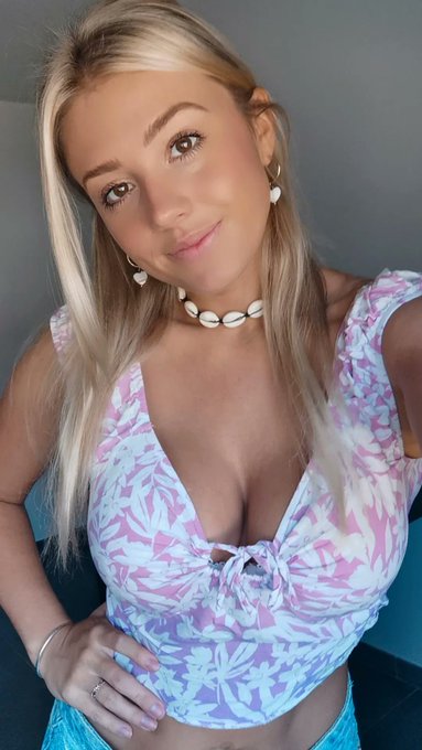 Happy Sunday 💋💋💋🌹 #endofsummer https://t.co/CiCmt6G3Fm<a href="/tag/endofsummer"class="tags">#endofsummer</a>