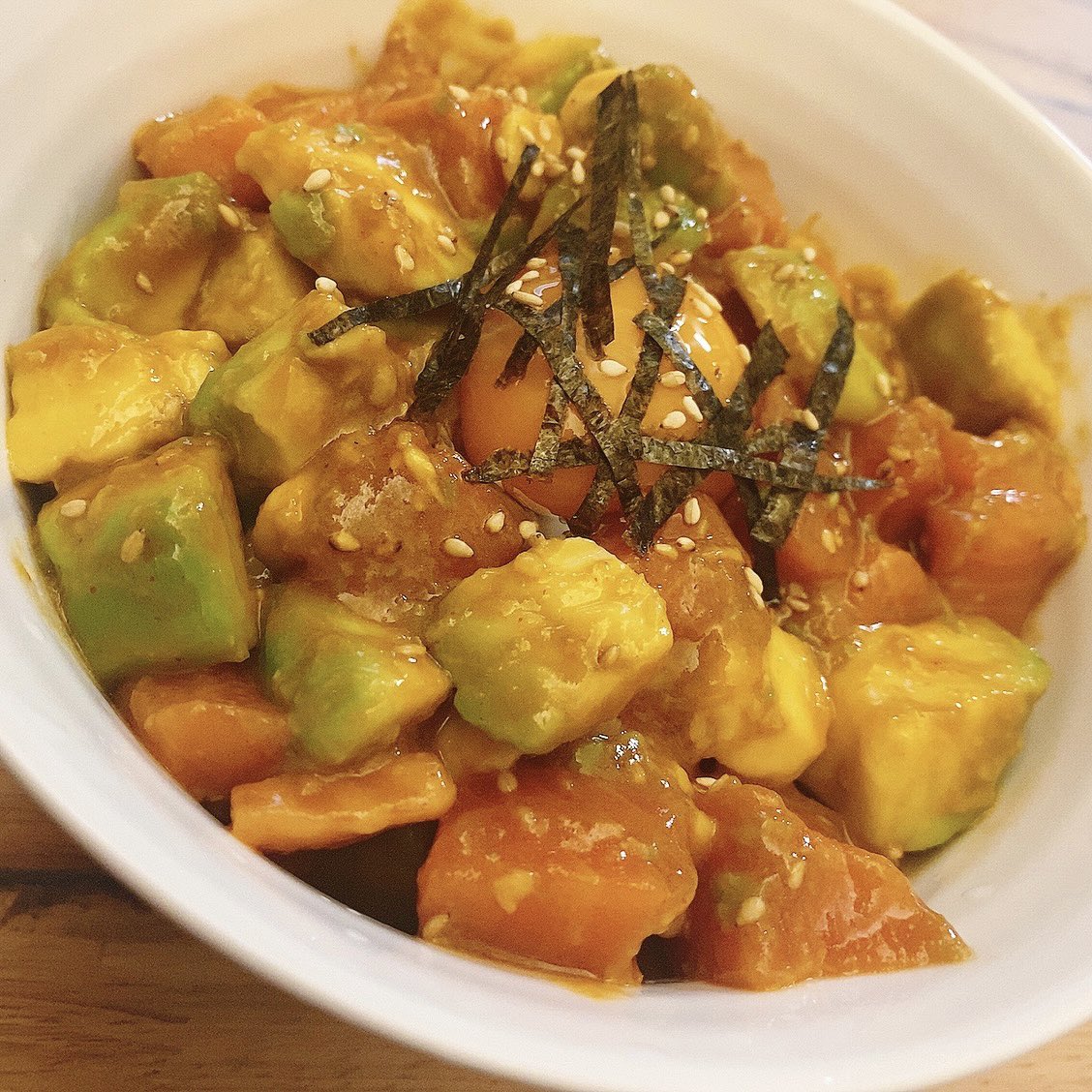 cocoa_domyoji's tweet photo. アボカドサーモンユッケ丼作った〜
美味すぎて泣いてる https://t.co/0eH9WEFExS