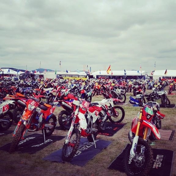 federcronos's tweet photo. È tutto pronto per l’International #SixDaysofEnduro 2022 a Le Puy en Velay. Domani si parte! 🏁
⏱✅ La squadra #FICr è formata da 15 crono: 4 da Arezzo, 3 da Chieti, 2 da Lecco e uno da Biella, Pescara, Pesaro, Catania, Prato e Bergamo.
@FIMISDE @FIM_live
#FIM #ISDE https://t.co/JSYOdDEYe0