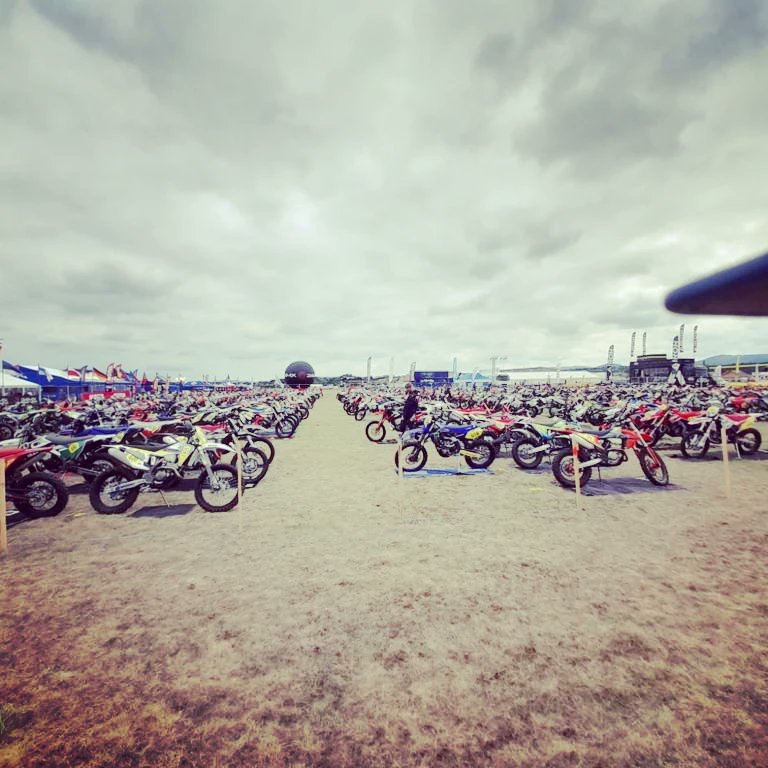 federcronos's tweet photo. È tutto pronto per l’International #SixDaysofEnduro 2022 a Le Puy en Velay. Domani si parte! 🏁
⏱✅ La squadra #FICr è formata da 15 crono: 4 da Arezzo, 3 da Chieti, 2 da Lecco e uno da Biella, Pescara, Pesaro, Catania, Prato e Bergamo.
@FIMISDE @FIM_live
#FIM #ISDE https://t.co/JSYOdDEYe0