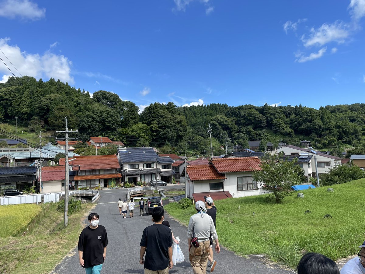regie_intern's tweet photo. インターン運営学生のたかです🥸

今日は島根の人たちと一緒にお祭りのゴミ拾い！
地域の人と話すことで、地域医療の在り方について再度考えています！

そして今からは出雲蕎麦を食べます…😏 https://t.co/ueXNRXKdmy