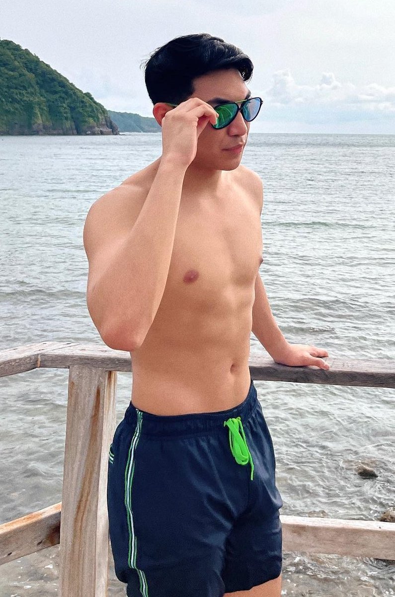 DarrenHottie's tweet photo. holy shit...my eyes have been blessed 😳🤤

#DARREN @Espanto2001 https://t.co/m6gsC1gOn5