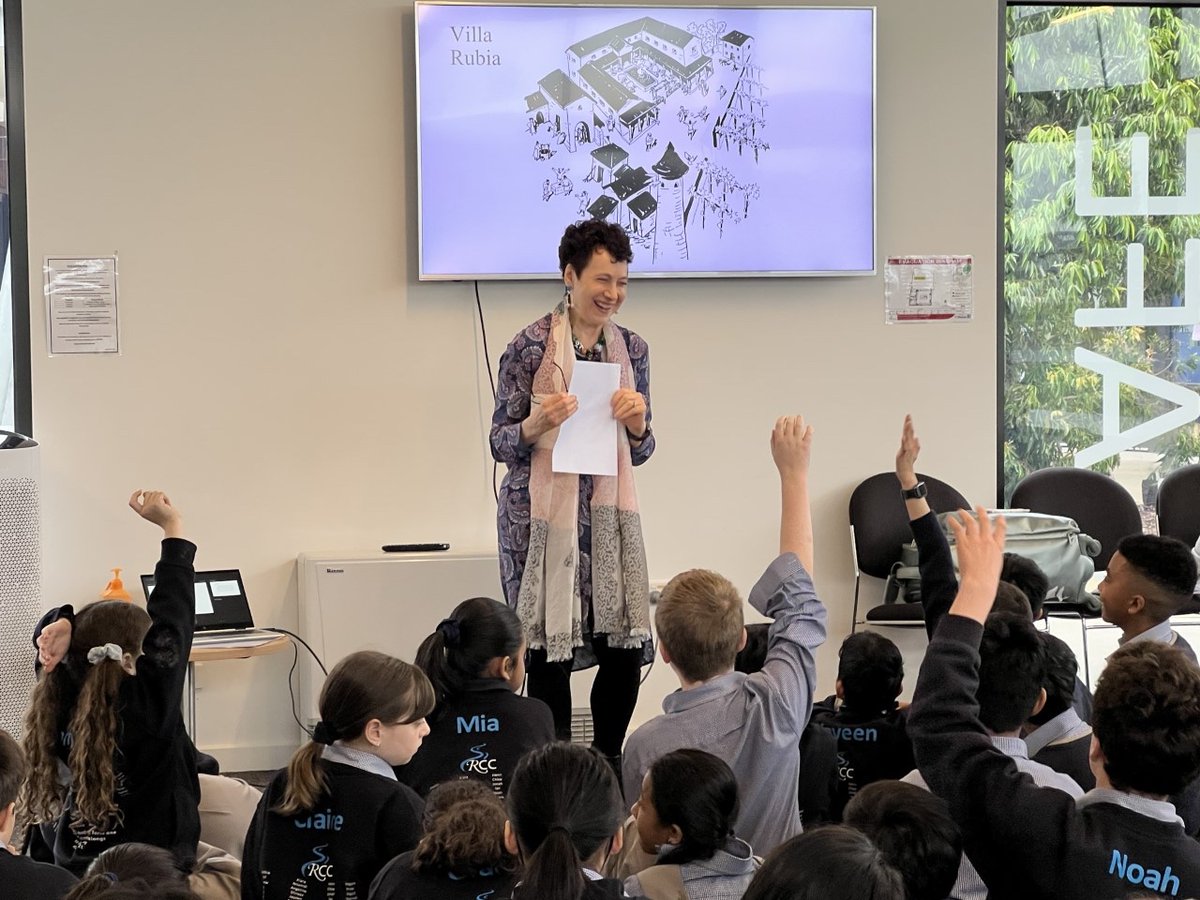 AnnaCiddor's tweet photo. Farewell Book Week! Such a joy to connect LIVE with so many appreciative fans. #dreamingwitheyesopen @CBCAVic @TheCBCA @AllenAndUnwin https://t.co/w0N4Yl93Ef