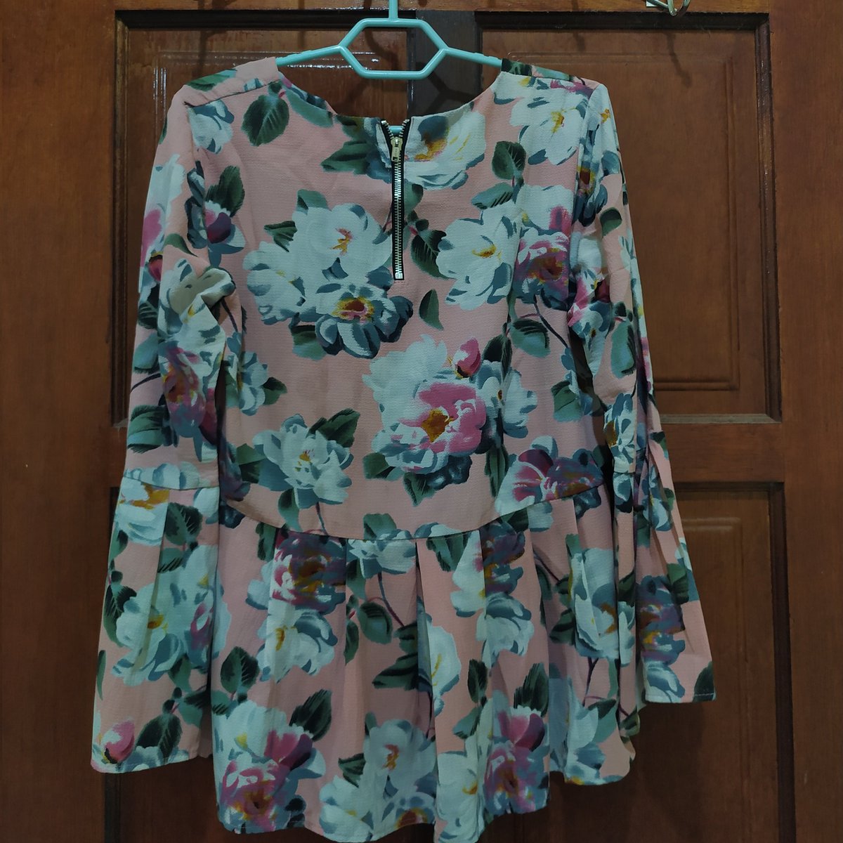 rosagee__'s tweet photo. Puffy floral blouse (no brand)
RM5 https://t.co/fYr3JYaQL9