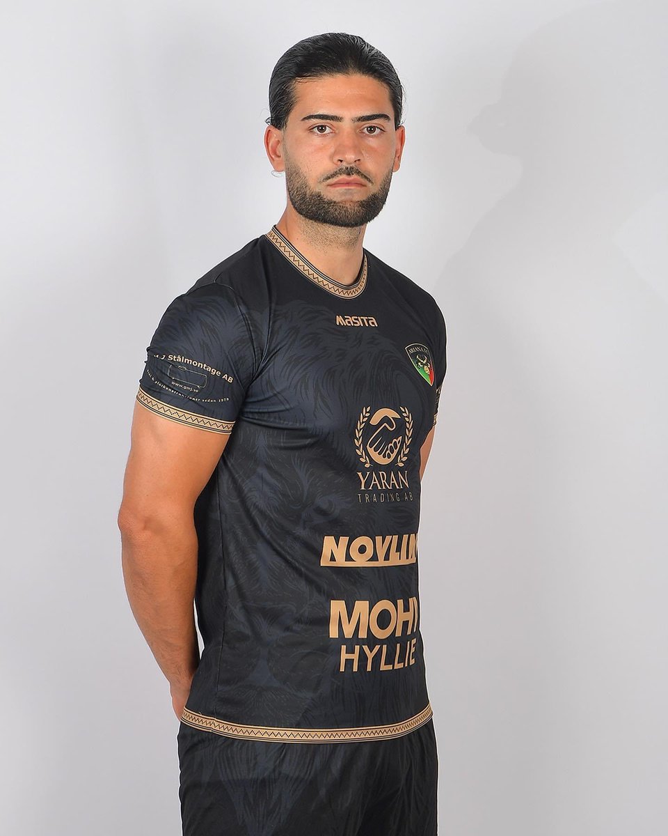 FootAfghanFR's tweet photo. 🇸🇪 | Sans club depuis sa dernière expérience en première division indonésienne, Jabar #Sharza signe à #Ariana 😍😍😍
Il rejoint donc les nombreux afghans qui sont actuellement en tête de leur groupe de 4e division ! https://t.co/RAsIHCytoB
