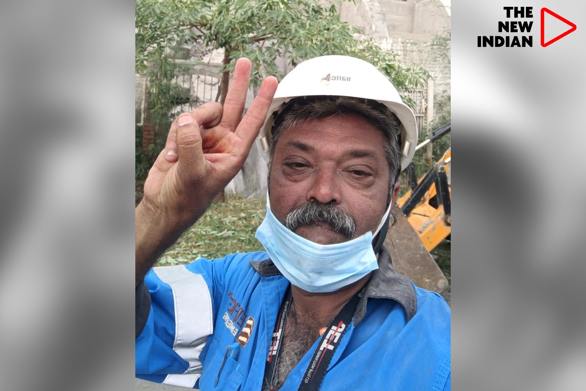 TheNewIndian_in's tweet photo. After controlled blast and successful demolition, the project manager of Edifice Engineering, Mayur Mehta, sent his pic to @TheNewIndian_in from the spot. @AlokReporter
#NoidaTwinTowers #NoidaTwinTower #NoidaSupertechTwinTowers #noidasupertech #NoidaDemolition #noidatowers https://t.co/bxXINYqo3i