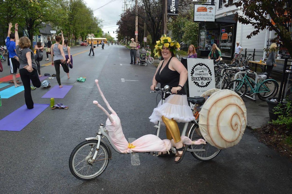 .<a href="/CycLOUvia/">CycLOUvia</a> is today. Come out and play on Frankfort Avenue from Pope to Stilz from 2-6 pm!