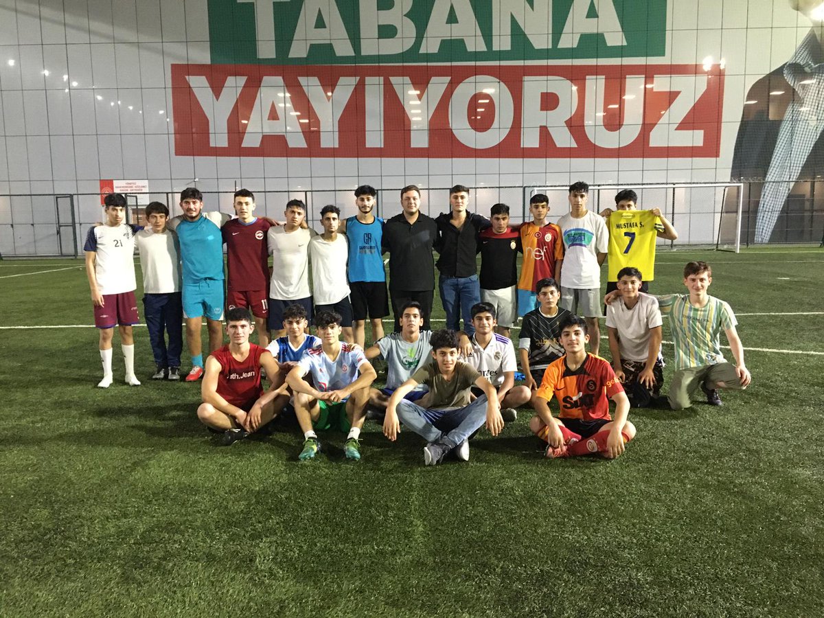 📍 Güngören Spor Kompleksi 

📌 İzzet Ünver AİHL 🆚 Gençosman İMKB ÇPAL
 
⚽Futbol maçı

Kazanan kim mi oldu 🤔 

Tabii ki de kardeşlik 🇹🇷
#GençsinÖndeYürü
#İnandığınYoldaYürü.