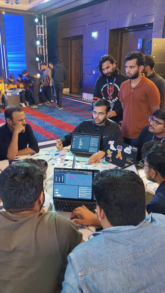 hashira0xrypto's tweet photo. Vibing with the Web3.0 folks @CoinDCX 
Drilling down to find the next exciting dApp #Unfold2022 #hackathon 

@Meta_Arrow https://t.co/YDjvKIcQWR